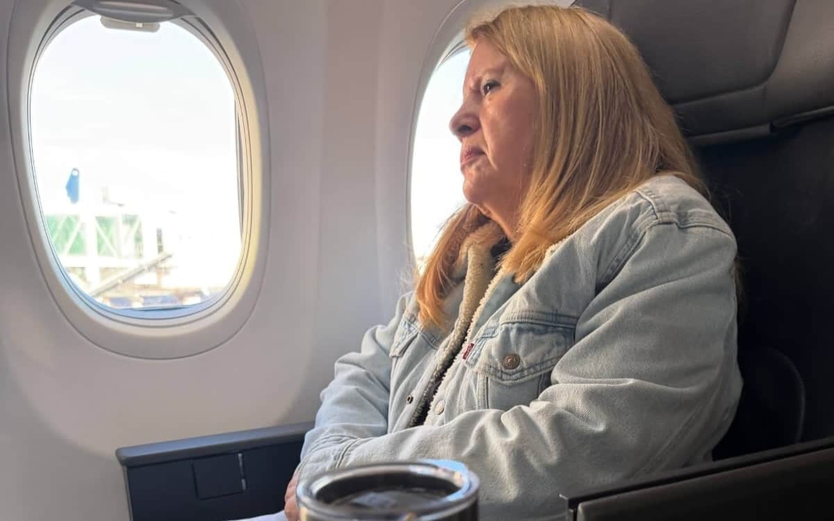 Filtran fotografías de la ministra Loretta Ortiz viajando en clase ejecutiva a Costa Rica en medio del debate por la austeridad en la SCJN