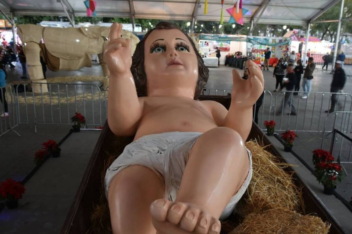CDMX: Instalan Niño Dios gigante en macroplaza de la alcaldía Iztapalapa