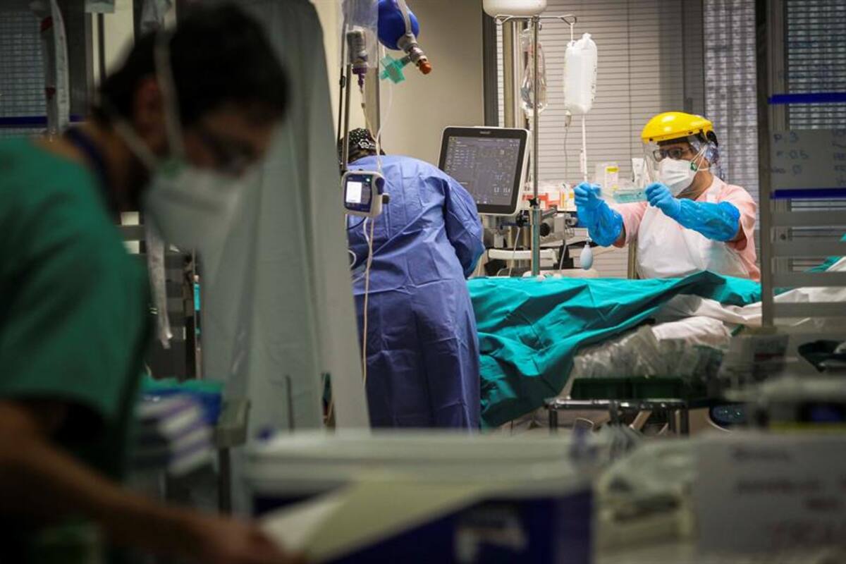 España sale del riesgo extremo de Covid-19, al bajar incidencia de casos