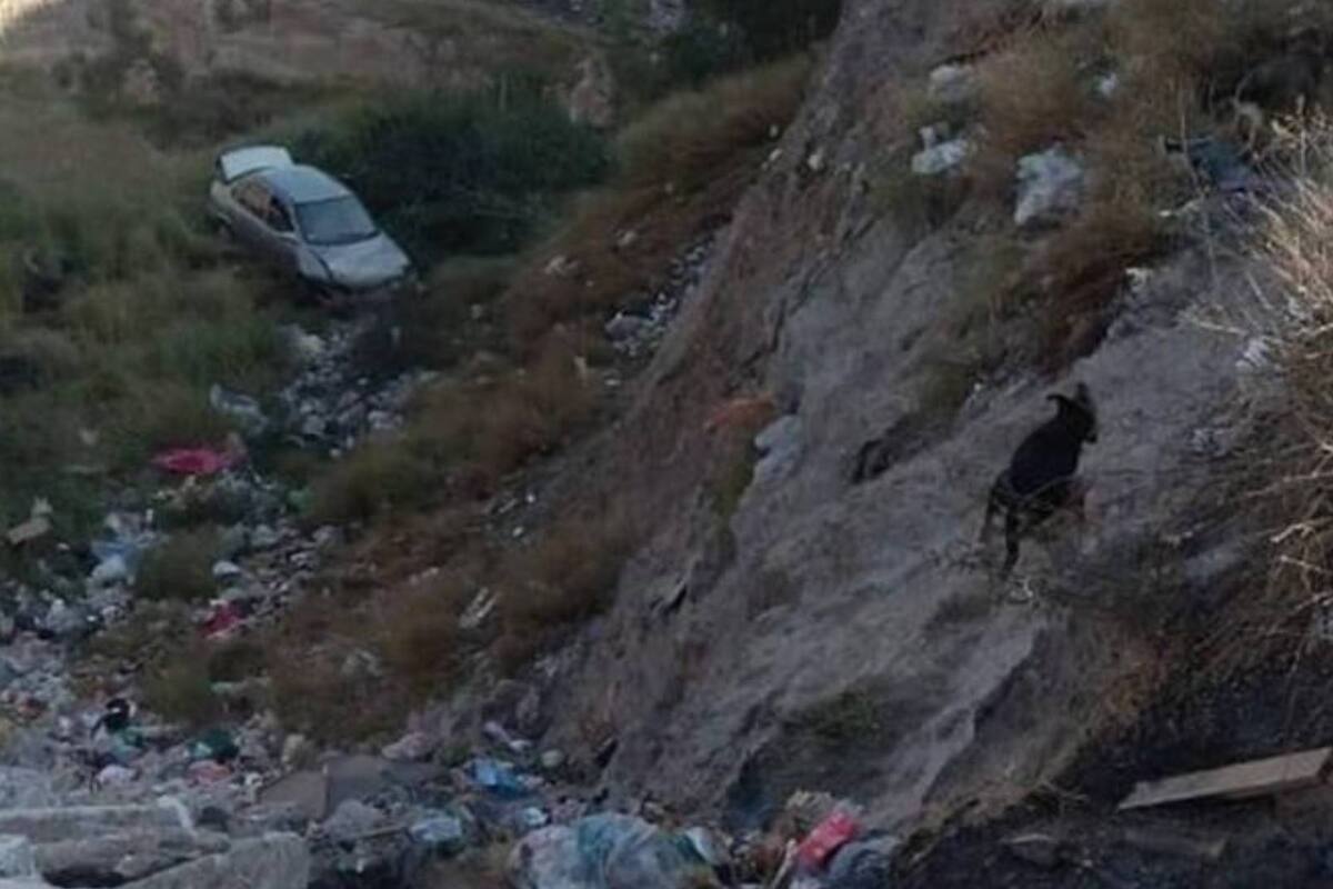 Encuentran un vehículo con tres cadáveres en un tiradero de SLP; Fiscalía investiga el caso