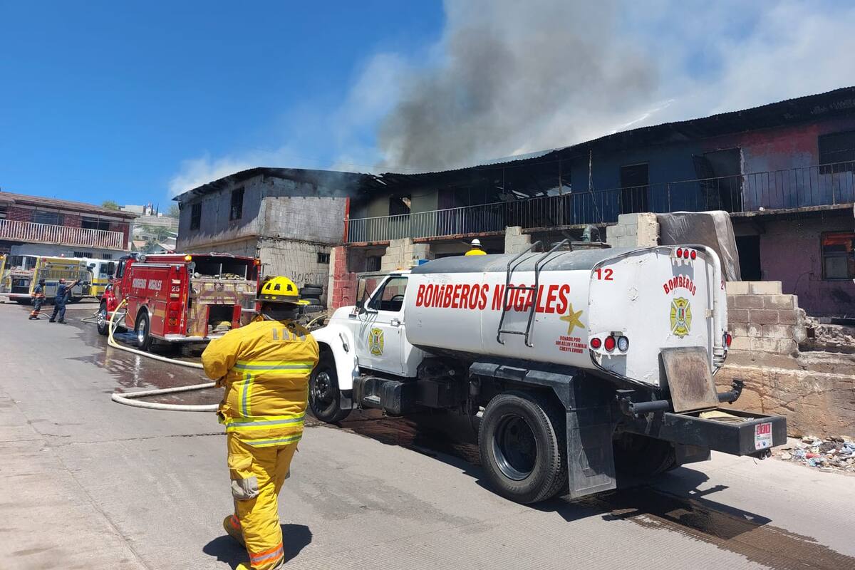 Salva policía a invidente en silla  de ruedas durante voraz incendio
