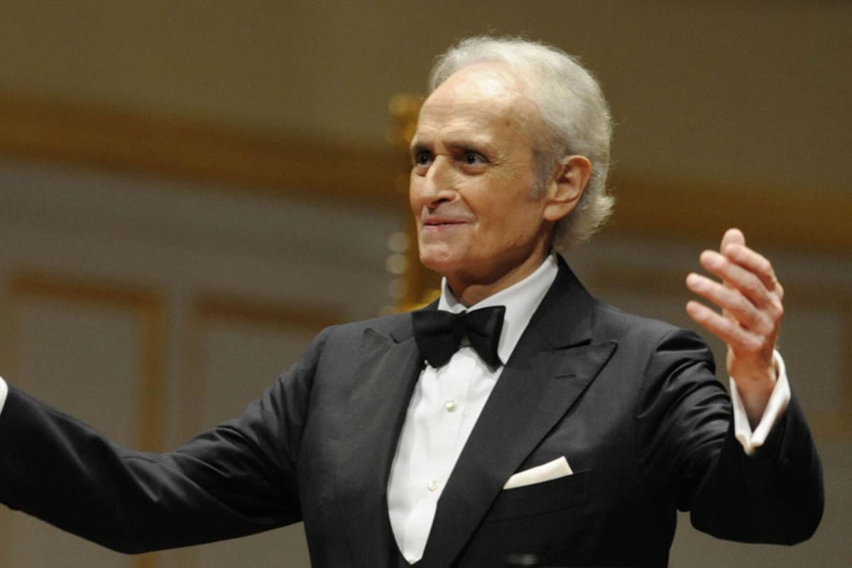 Recibe tenor José Carreras Orden del Elefante Blanco en Tailandia