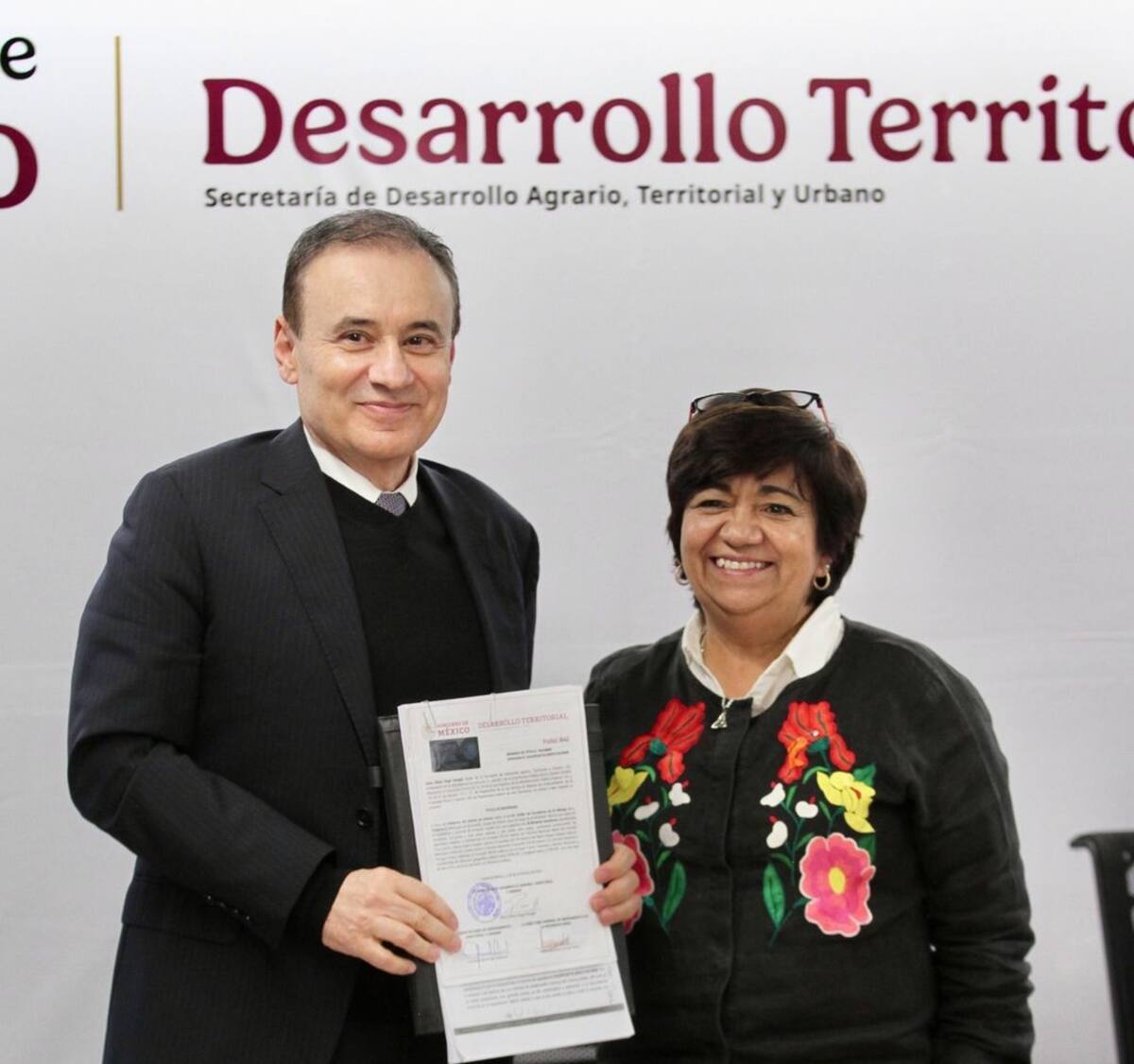 El gobernador Alfonso Durazo sostuvo un encentro con Edna Vega Rangel, titular de Sedatu. FOTO: ESPECIAL