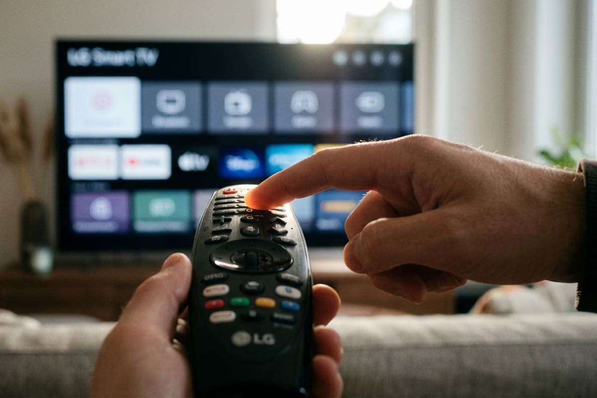 El botón 0 del control remoto tiene una función poco conocida que permite configurar accesos rápidos para abrir aplicaciones, canales y entradas HDMI en algunos televisores con solo mantenerlo presionado durante tres segundos