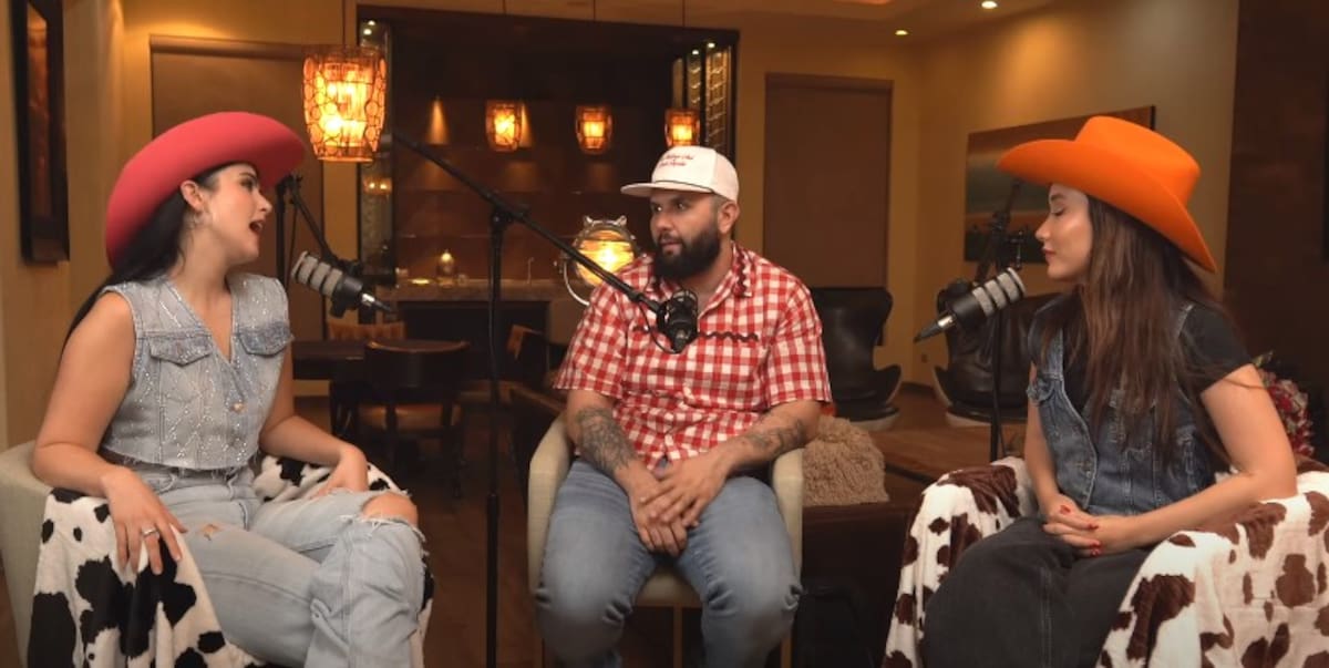 Carin León con 'Las Alucines' / Youtube: @lasalucinespodcast