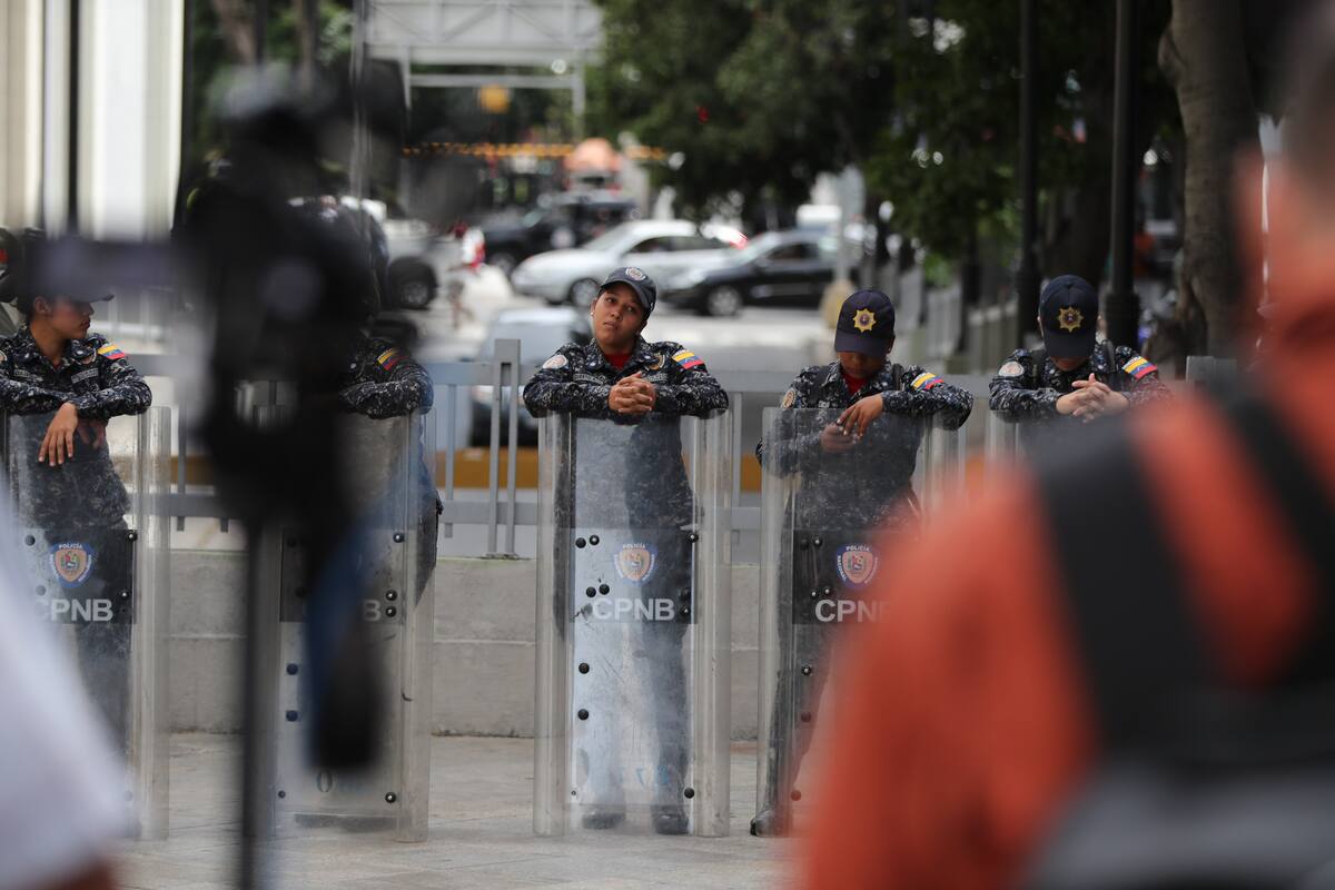 Asamblea venezolana es resguardada por presunta alerta de bomba