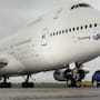 Un Volkswagen Touareg logró remolcar un Boeing 747 de 155 toneladas y recorrer 150 metros, una hazaña que la marca realizó hace casi 20 años para demostrar la capacidad de su SUV más allá de lo que exigía cualquier cliente