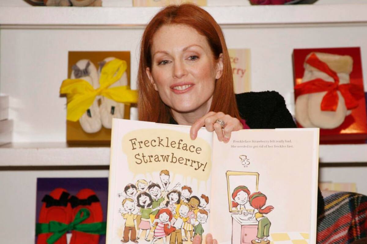 Julianne Moore reacciona a la censura de su libro en escuelas públicas de Estados Unidos