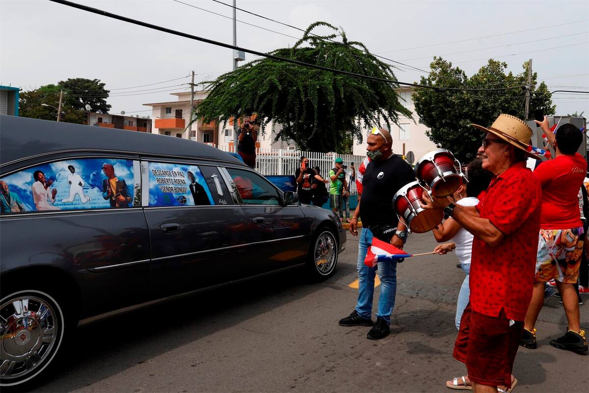 Restos de Roberto Roena músico puertorriqueño se pasean por las calles de San Juan