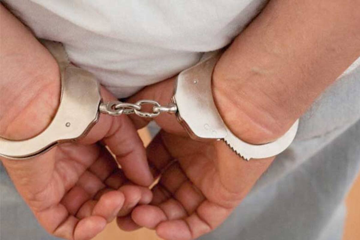 Escapan de clínica; los arrestan al tratar de allanar una casa