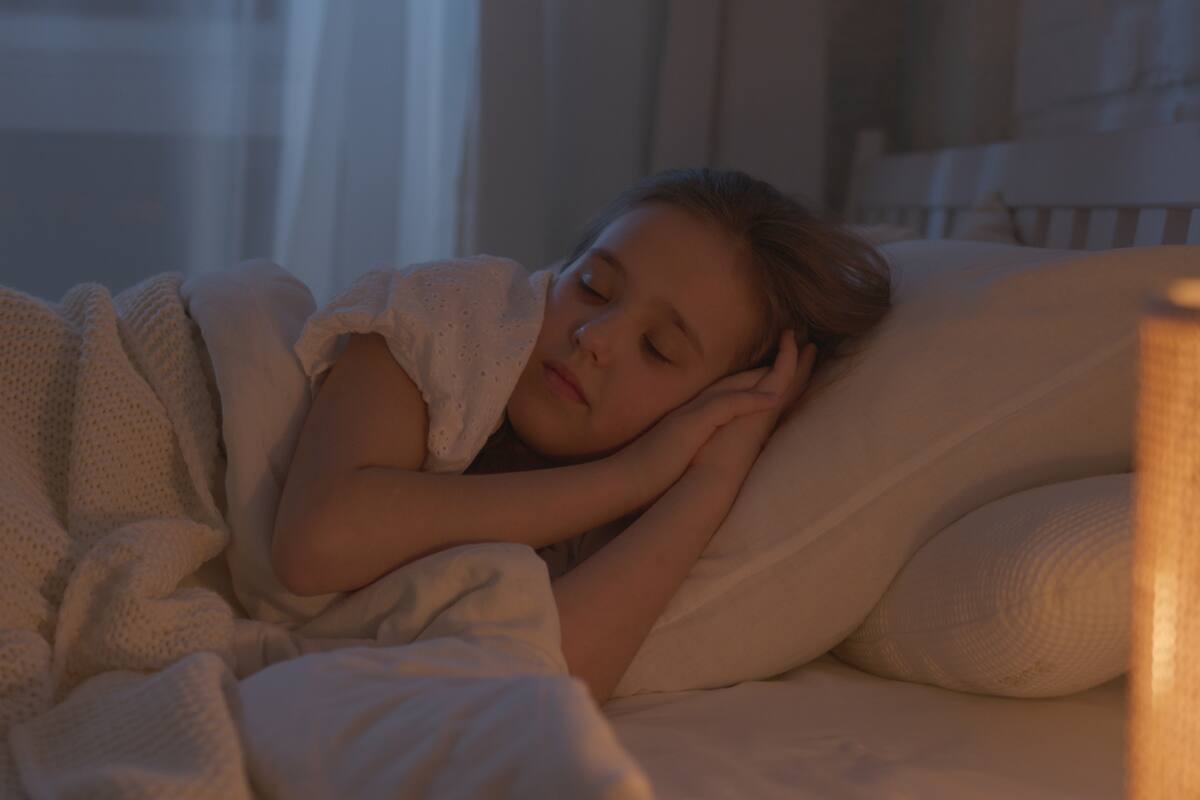 Las mejores y peores posiciones para dormir si tienes dolor de espalda, según expertos