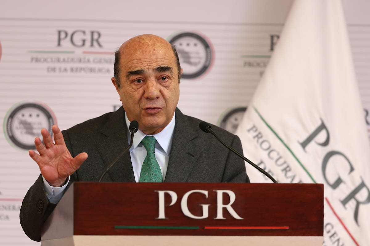 Hija de Murillo Karam pide que otorguen prisión domiciliaria a su padre
