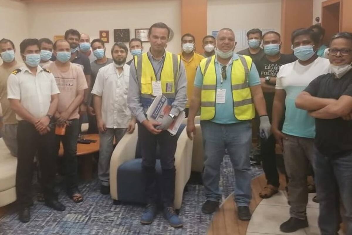 Canal de Suez: por qué la tripulación del Ever Given sigue atrapada en el barco (y podría pasar años)