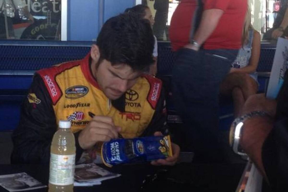 Ex piloto de NASCAR ataca a ex esposa con hacha y es asesinado con disparo en pecho