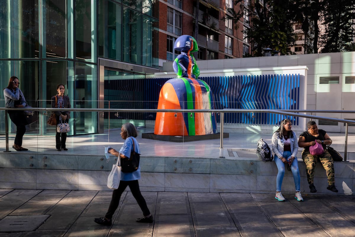 Fotografía de una "Menina" que pertenece a la exhibición 'Meninas Caracas Gallery', del artista venezolano Antonio Azzato en Caracas (Venezuela). EFE/ Rayner Pena R