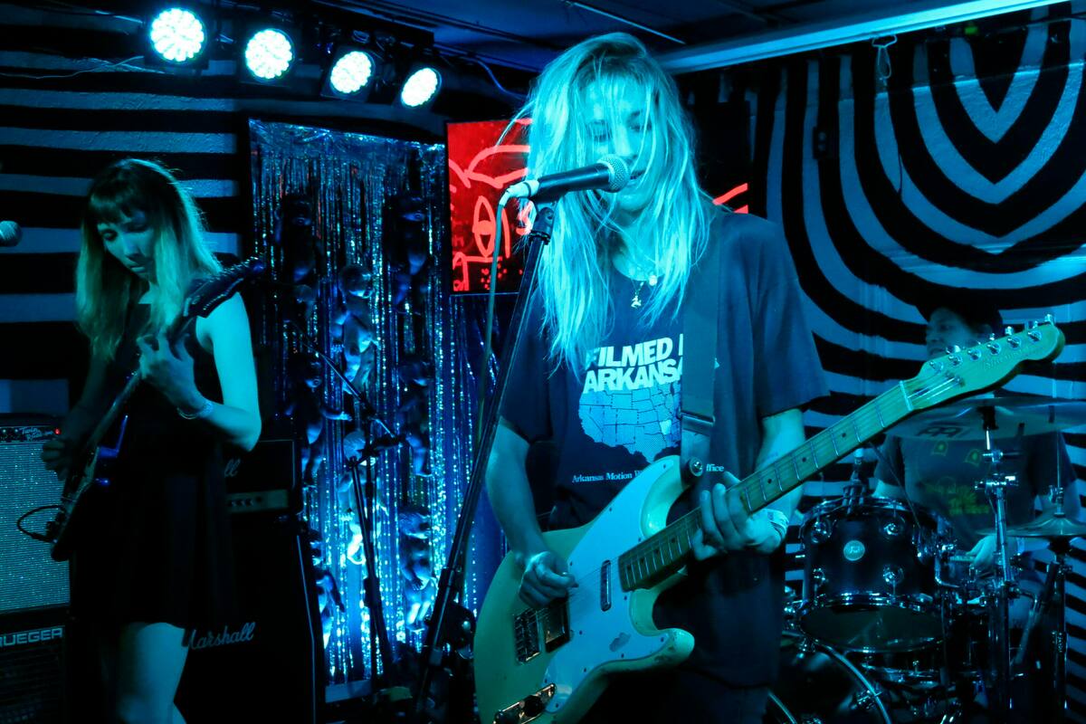 Alienta Alicia Bognanno, de Bully, a las mujeres en el rock