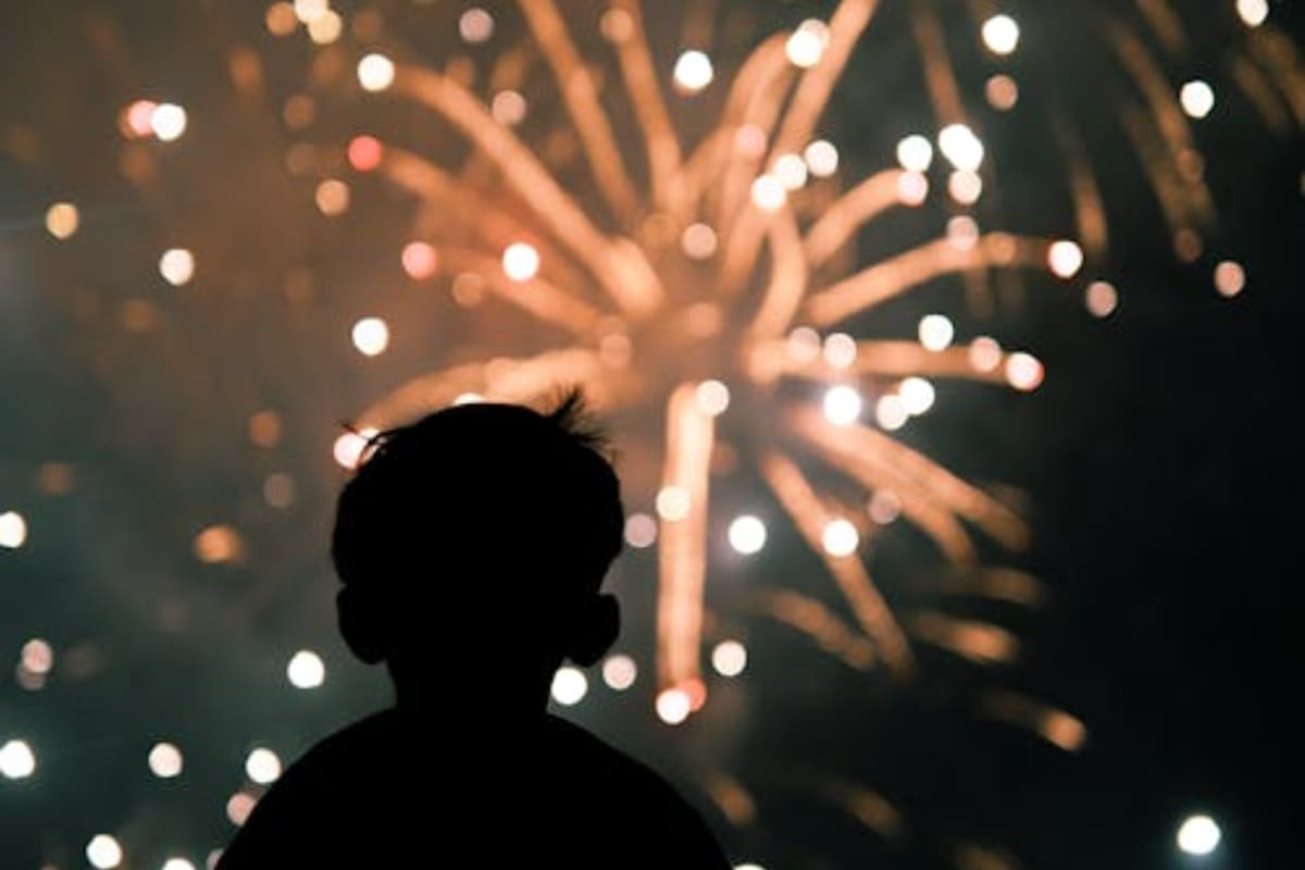 Pierde tres dedos niño de seis años tras explosión de “palomita” en Chihuahua