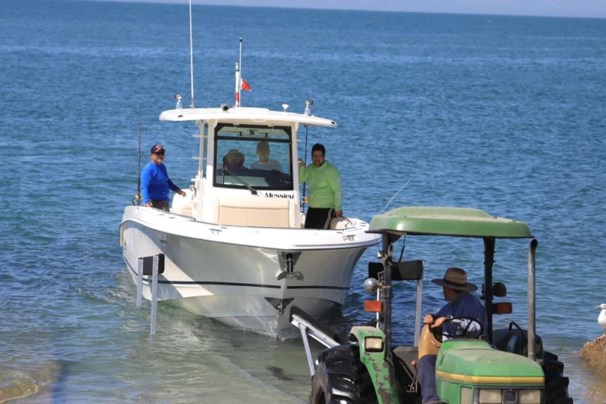 Sanos y salvos rescatan a pescadores en Bahía de Kino