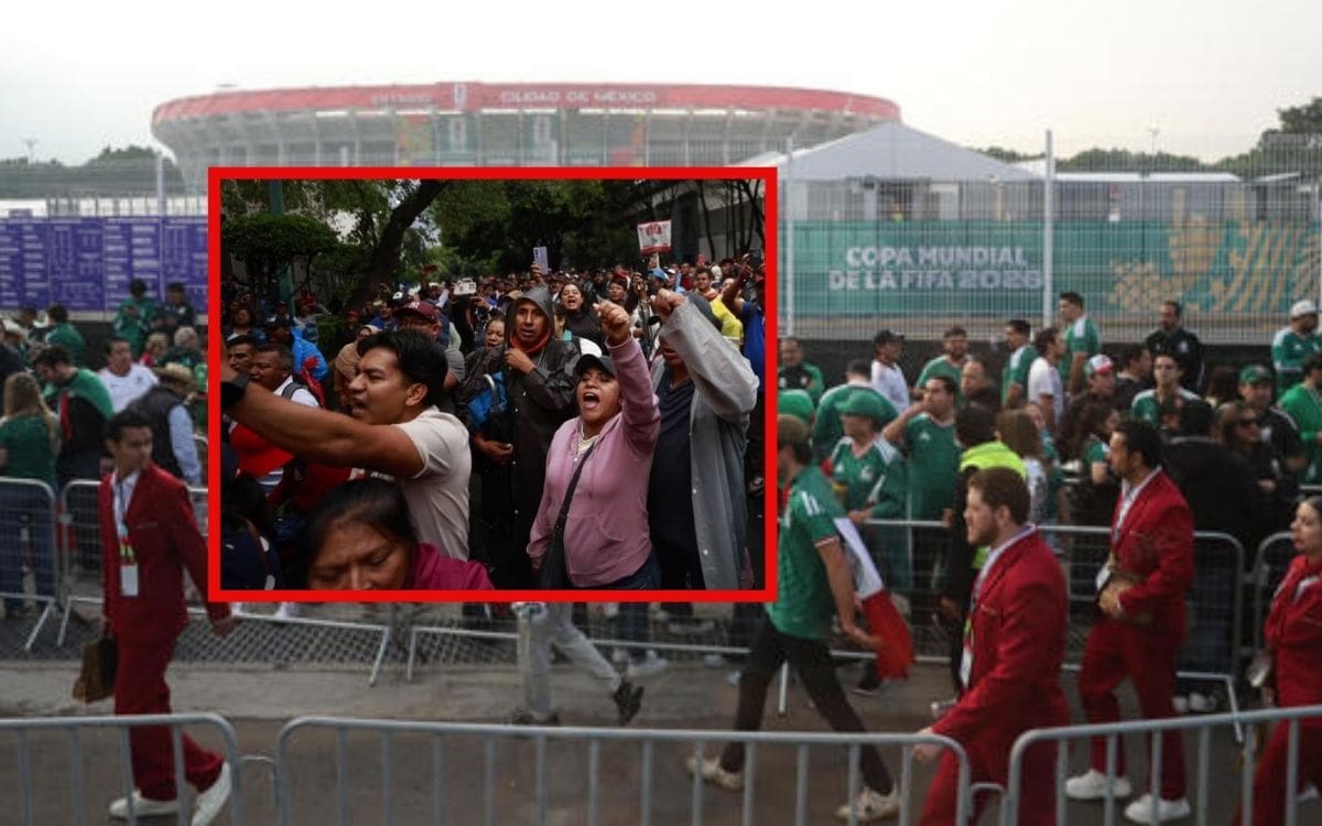 CNTE mantiene plantón en el Zócalo y planea marchar al Estadio CDMX antes del partido inaugural del Mundial 2026. | Crédito: EFE/El Universal