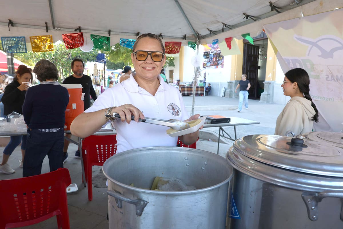 Familia Moreno, desde hace 30 años, aporta su “granito de arena” en la tradicional venta de tamales de las Fiestas de la Candelaria en Villa de Seris