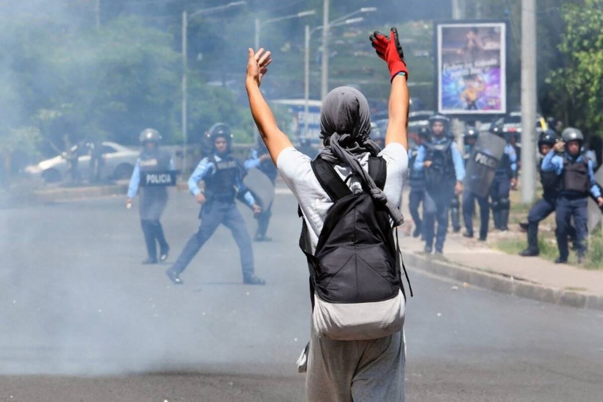 Militares hondureños disparan en contra de estudiantes