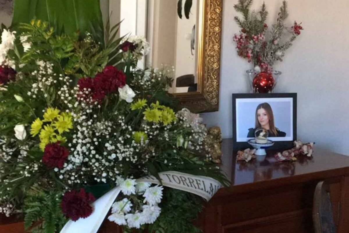 Le regala flores para animar a su hija, sin embargo, parece que el mensaje fue equivocado