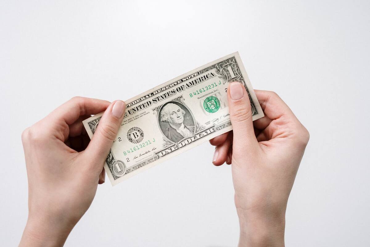 El peso recorta el retroceso frente al dólar y así cotiza el tipo de cambio hoy jueves 19 de diciembre de 2024