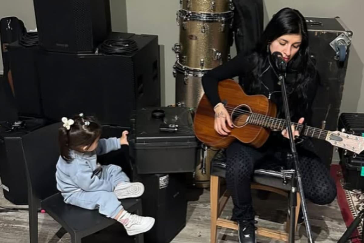 Cazzu comparte tierno momento cantando con su hija Inti y enternece a sus seguidores