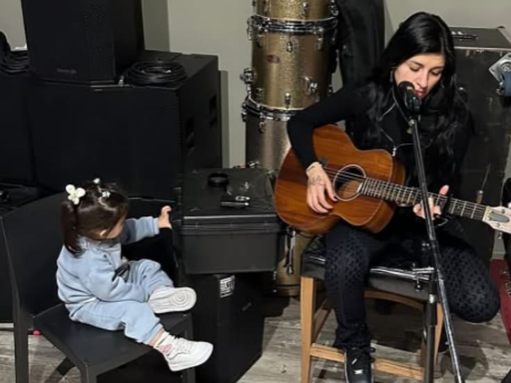 Cazzu comparte tierno momento cantando con su hija Inti y enternece a sus seguidores