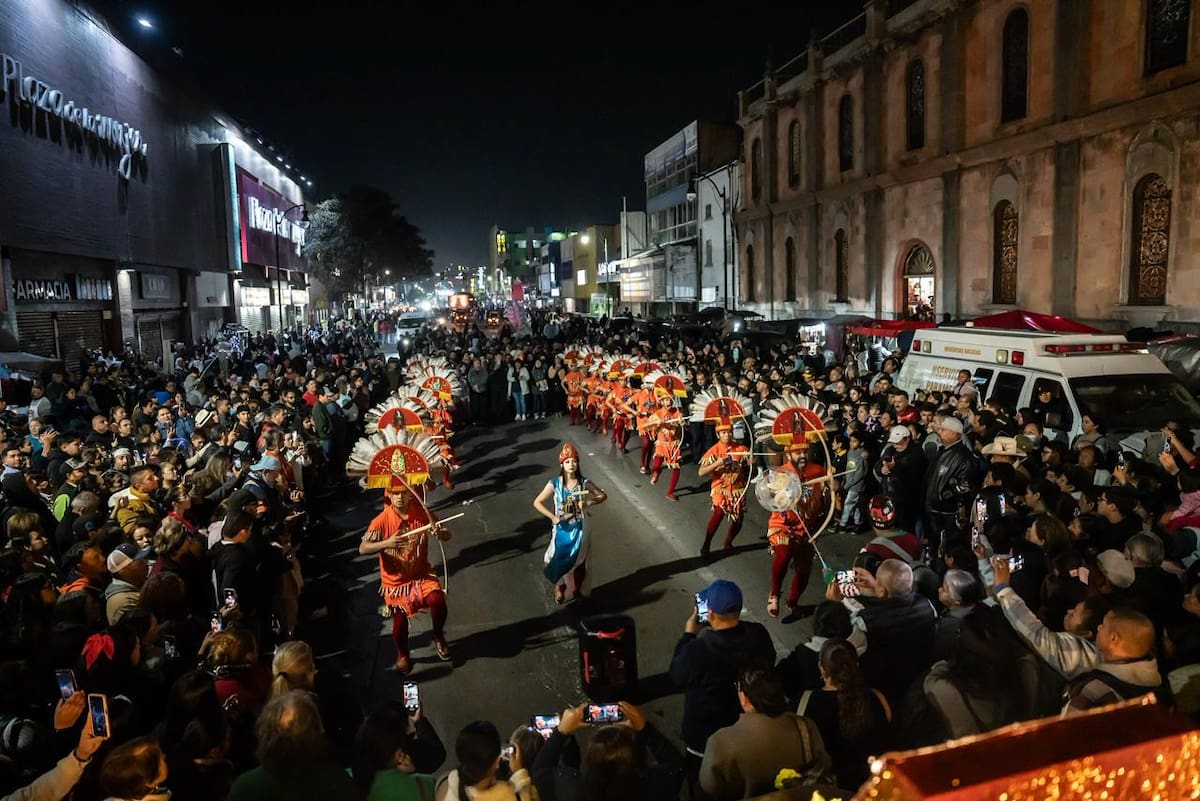 Mercados de Tijuana recorrieron la Zona Centro en la tradicional peregrinación en honor a la Virgen de Guadalupe que culminó en el Santuario de la Calle Segunda. Foto: Border Zoom