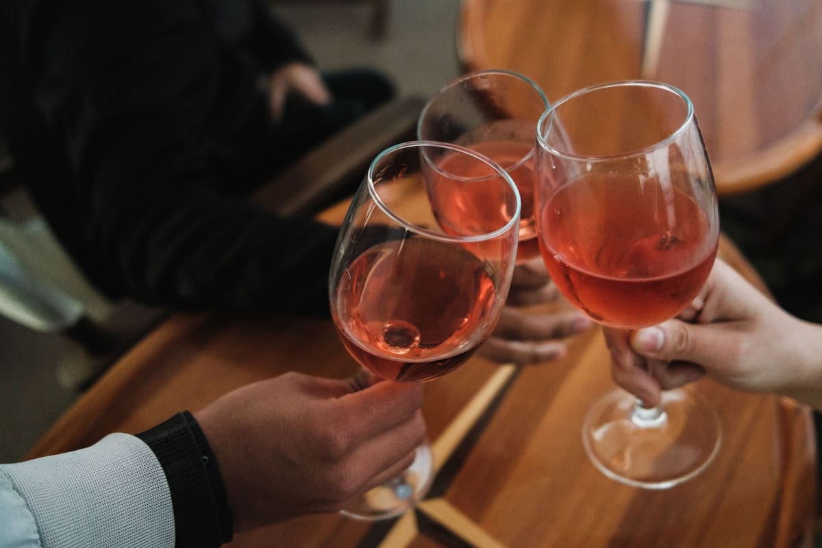 Un nuevo estudio de salud de Estados Unidos propone reducir el límite de alcohol a máximo una copa diaria para hombres y mujeres tras comprobarse daños desde la primera bebida