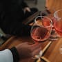 Un nuevo estudio de salud de Estados Unidos propone reducir el límite de alcohol a máximo una copa diaria para hombres y mujeres tras comprobarse daños desde la primera bebida