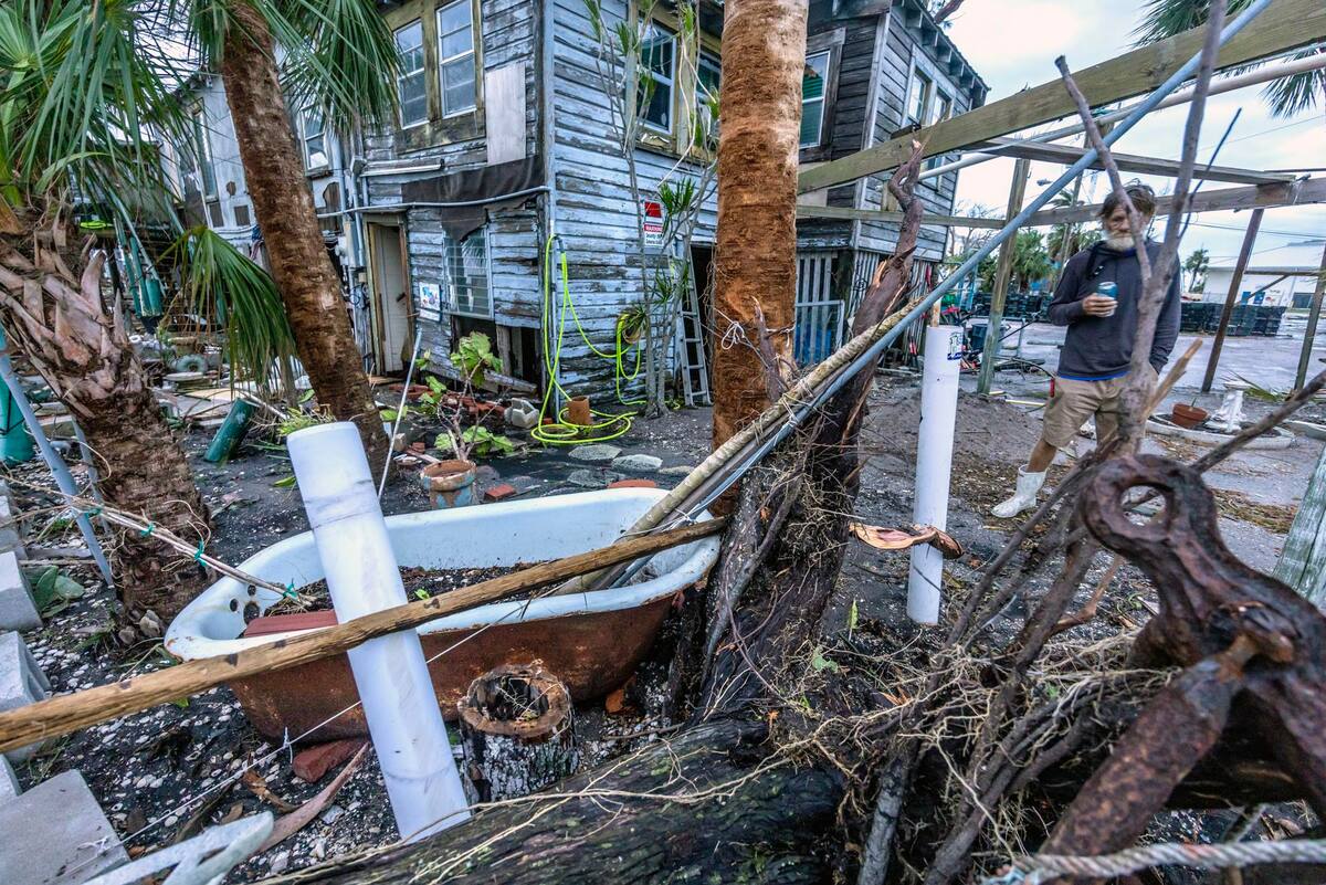 Aumentan a cuatro los muertos por Milton, que sale ya de la península de Florida. | EFE/EPA/CRISTOBAL HERRERA-ULASHKEVICH