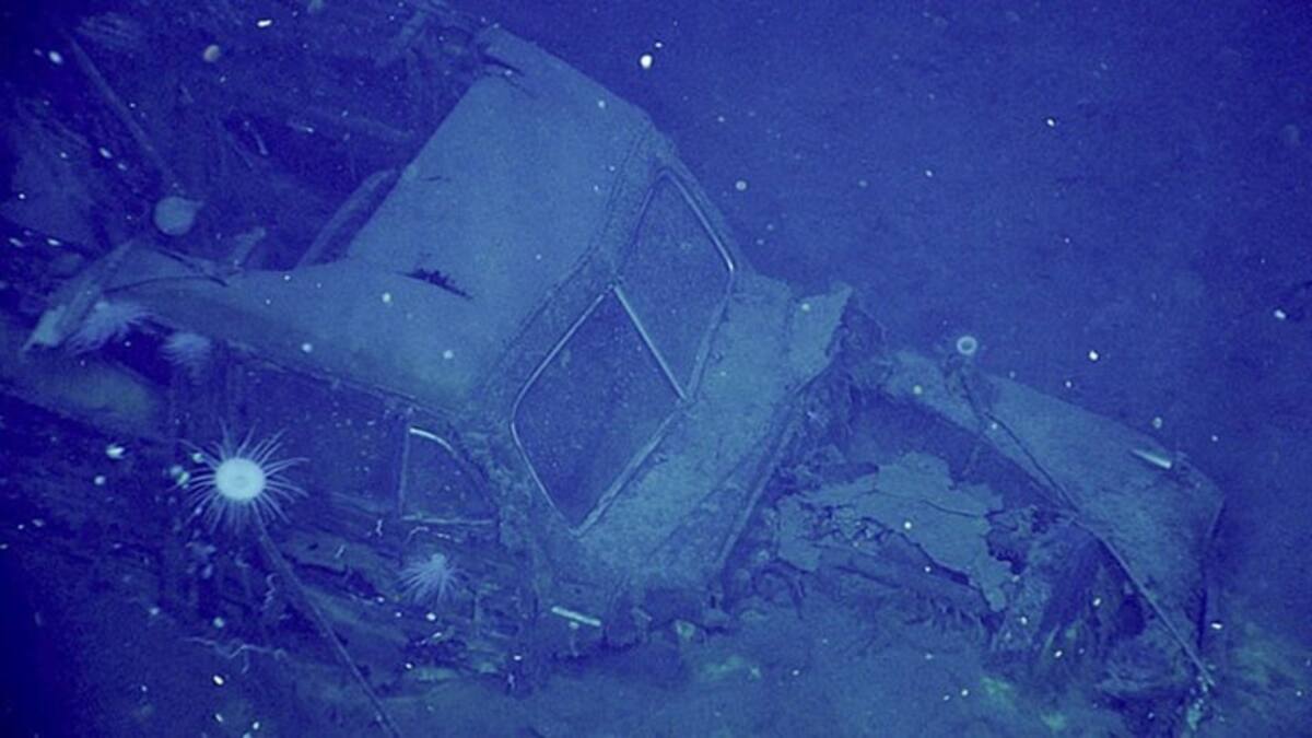 Descubren automóvil Ford de 1940 en el fondo del océano junto al USS Yorktown, hundido en la Segunda Guerra Mundial (NOAA Ocean Exploration, 2025 Beyond the Blue)