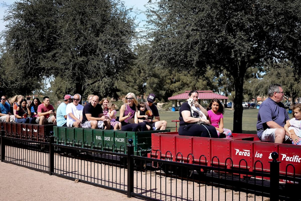 Slide the Rails en Scottsdale: diversión acuática y trenes para toda la familia