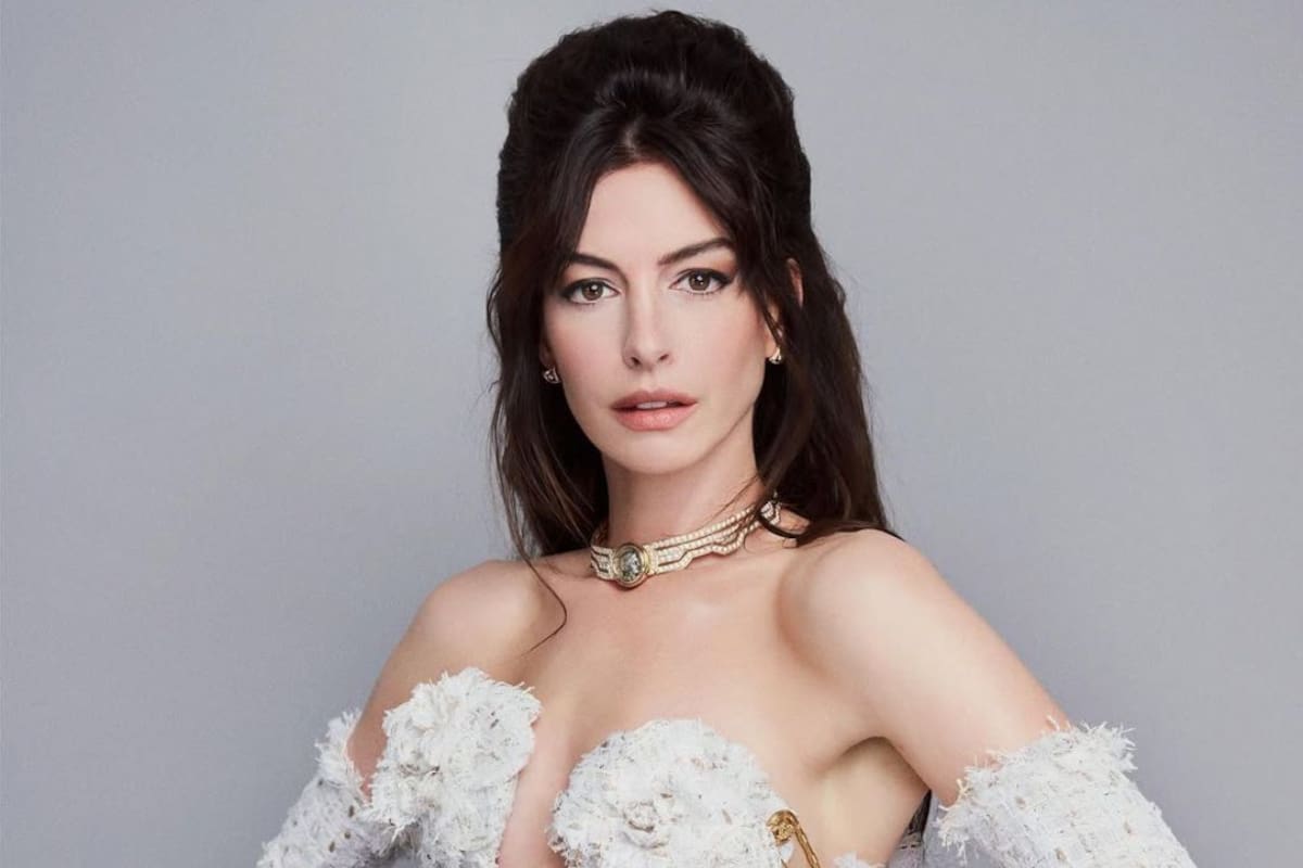People elige a Anne Hathaway como la mujer más bella de 2026