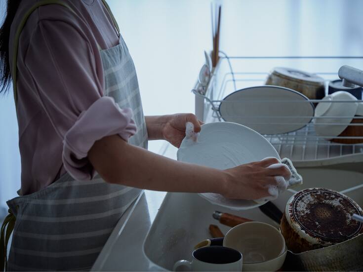 Cómo evitar errores comunes al lavar y secar la vajilla en casa