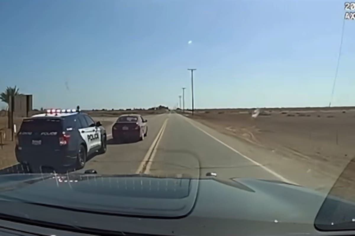 Persecución en El Centro termina cuando conductor choca patrulla durante maniobra policial
