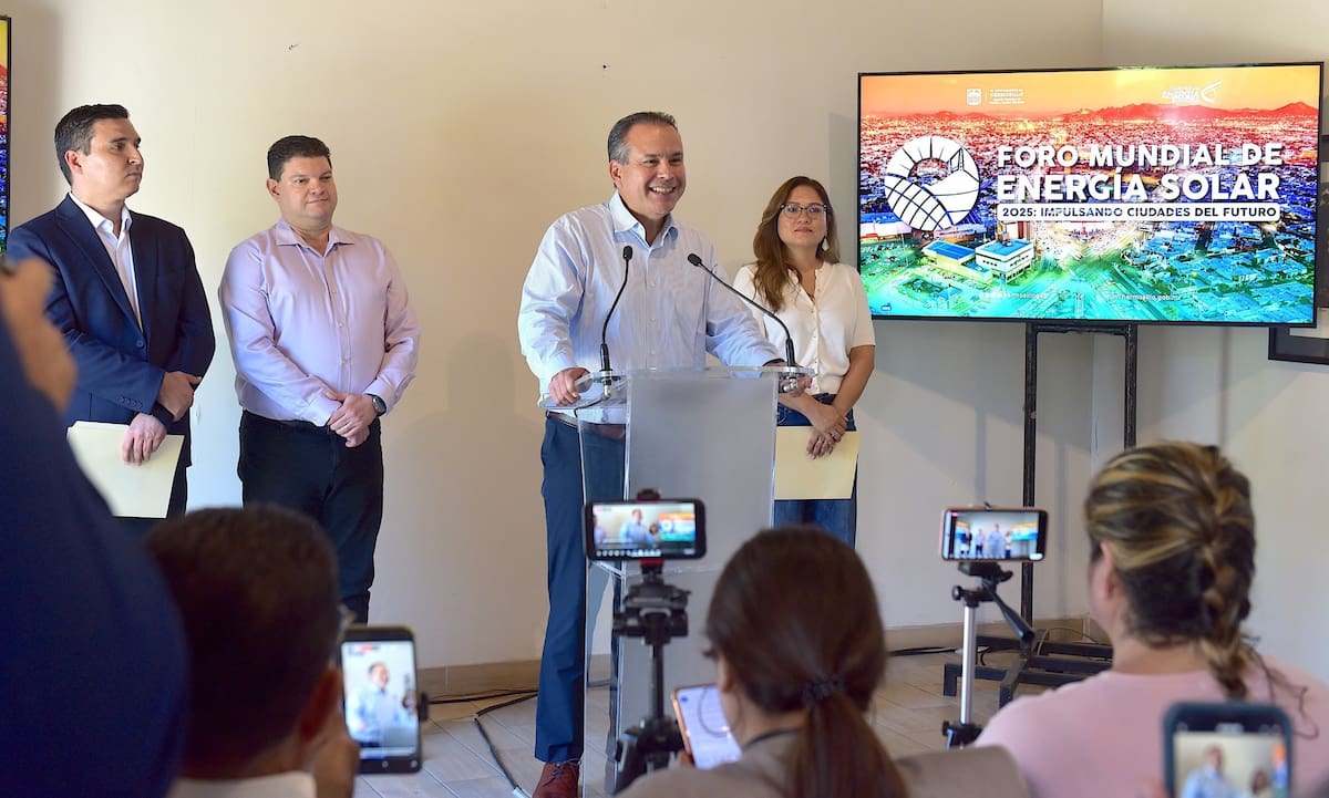 El alcalde Antonio Astiazarán anuncia el Cuarto Foro Mundial de Energía Solar en Hermosillo. FOTO: ESPECIAL