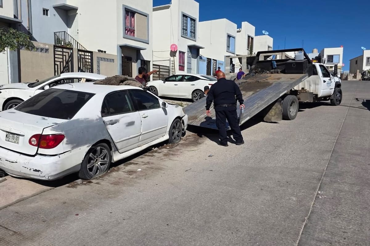 Tránsito Municipal de Nogales refuerza operativo para retirar vehículos abandonados en el fraccionamiento Sabinos