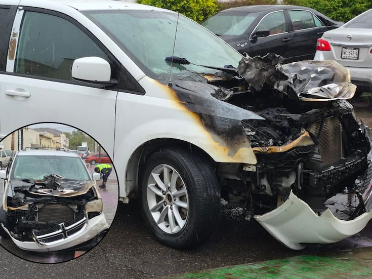 Una camioneta se incendió mientras circulaba en la colonia Centro de Hermosillo
