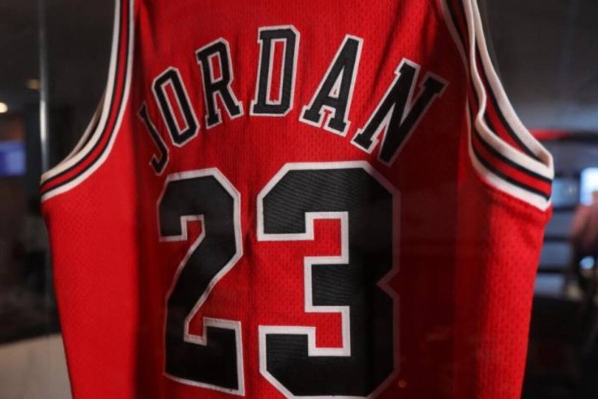 Camiseta de Michael Jordan rompe récord en venta con un valor de 10.09 millones de dólares