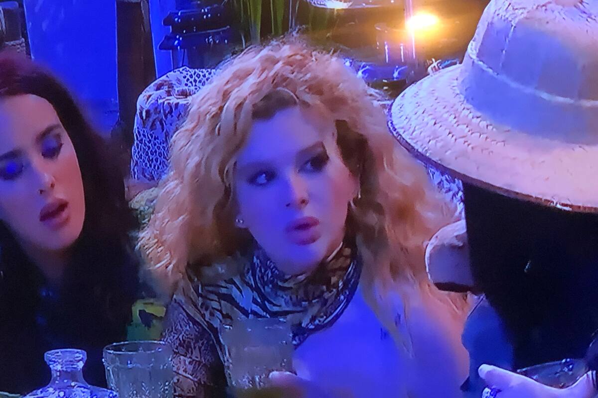 Mariana Echeverría y Briggitte protagonizan nueva pelea, esta vez por un mango