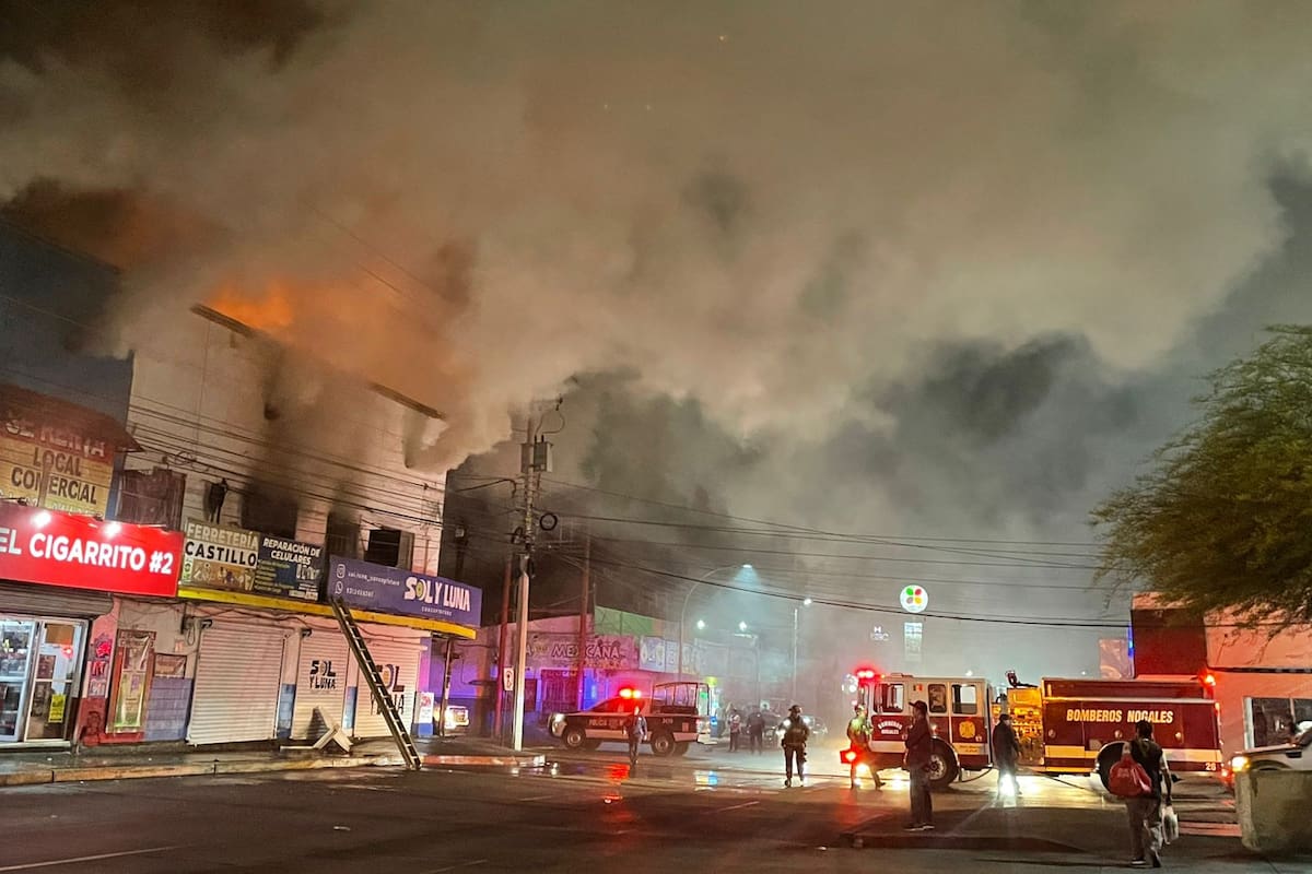 Incendio en pleno centro de Nogales provoca intensa movilización