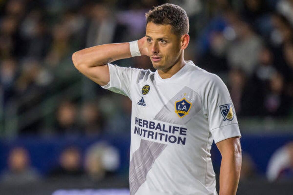 ‘Pescadito’ Ruiz defiende a ‘Chicharito’; pide tiempo para que se adapte