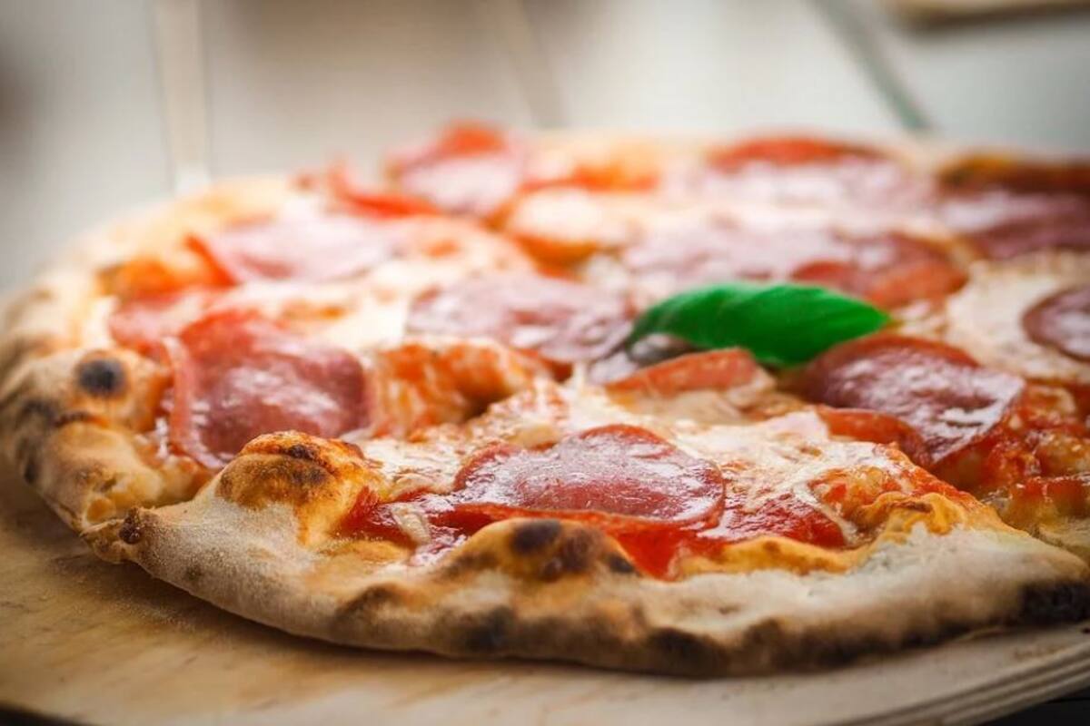 Mujer ‘pide una pizza’ al 911 para salvar a su madre