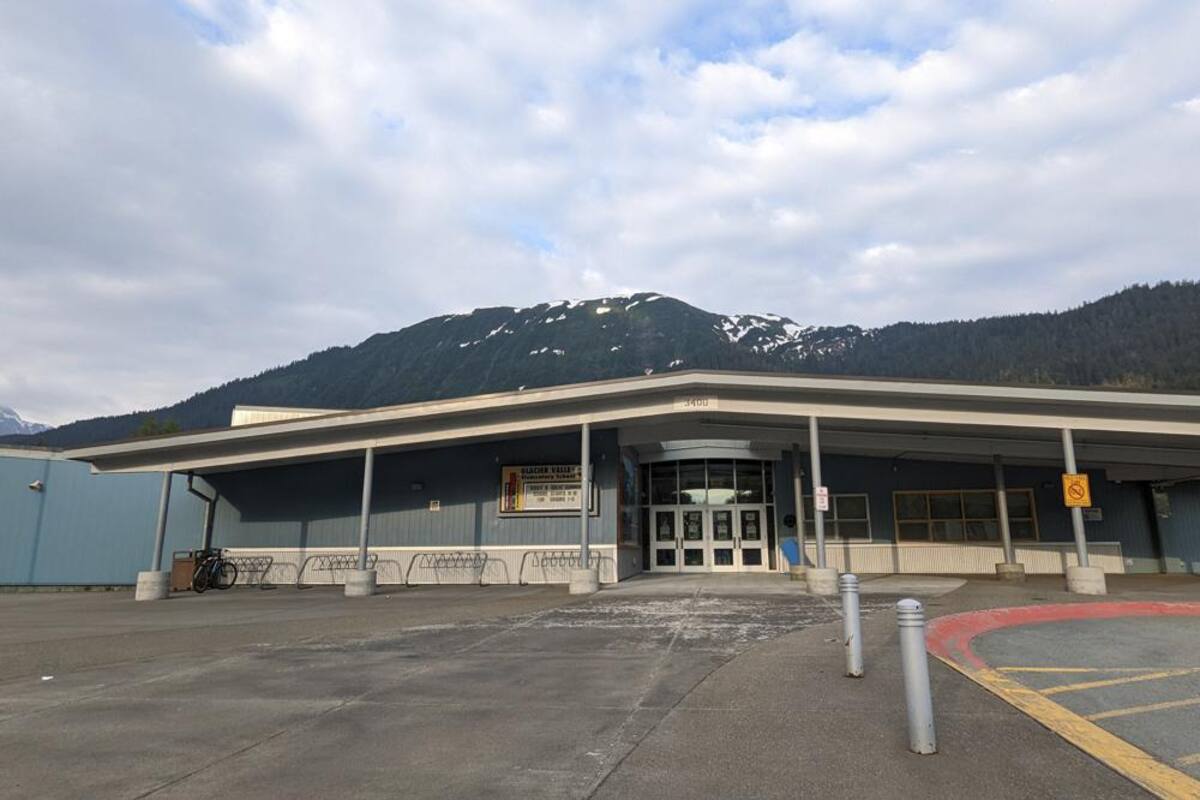 Alaska: a niños les sirvieron sellador para pisos en vez de leche