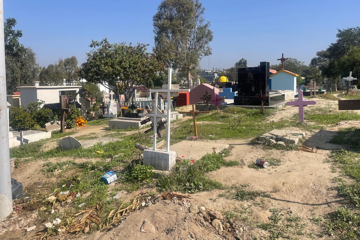 Continúan con limpieza de panteones municipales  en Rosarito