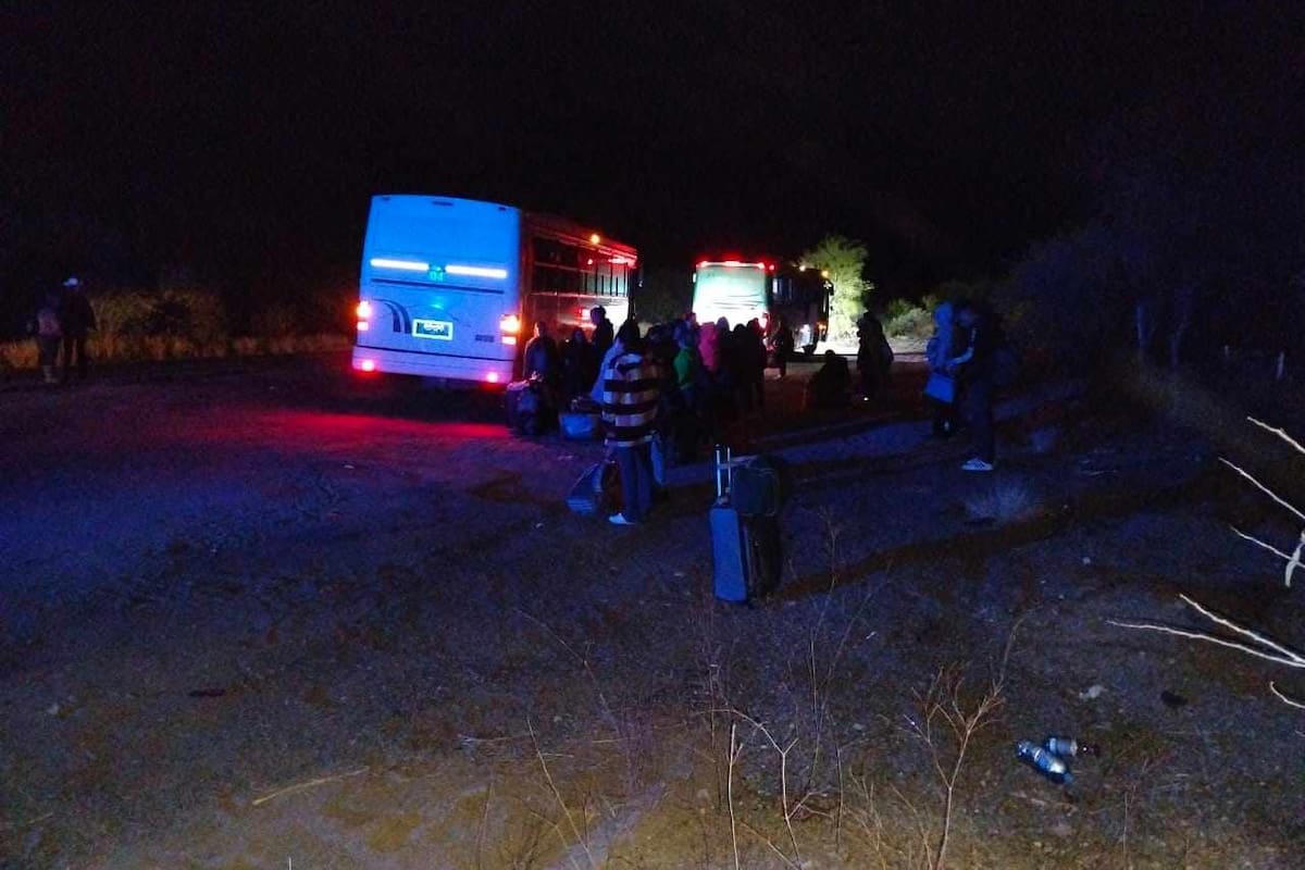 Se quedan varados automovilistas en carretera Cumpas Moctezuma
