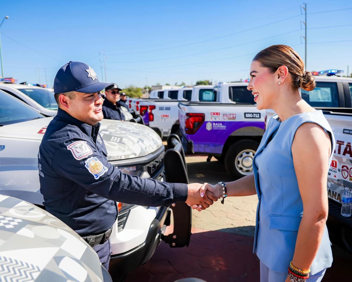 Esta entrega de patrullas incluye 112 para la Fuerza Estatal de Seguridad y 11 para el Escuadrón Violeta que combate la violencia de género en Baja California. Foto: Cortesía